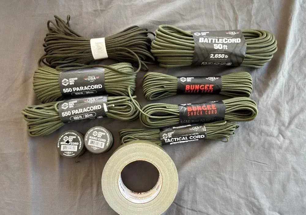 Sada paracordů a duct tape