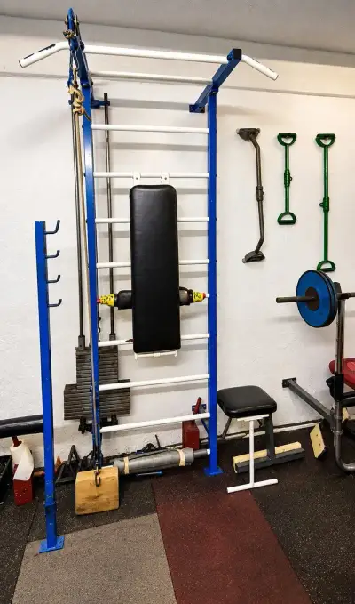 FITNESS / POSILOVNA – KOMPLETNÍ VYBAVENÍ NA PRODEJ