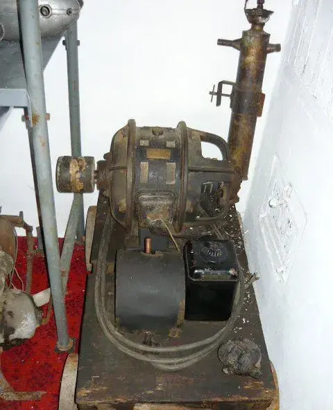 Transmise řemenice, stabilní motor, lis malý
