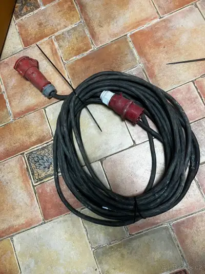 Třífázový prodlužovací kabel 400V - 25 m 32 A/ 5- kolík)
