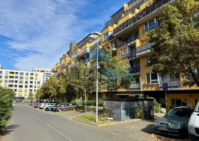 Pronájem slunného bytu 2+kk o velikosti 52 m2 + 32 m2 pedzah