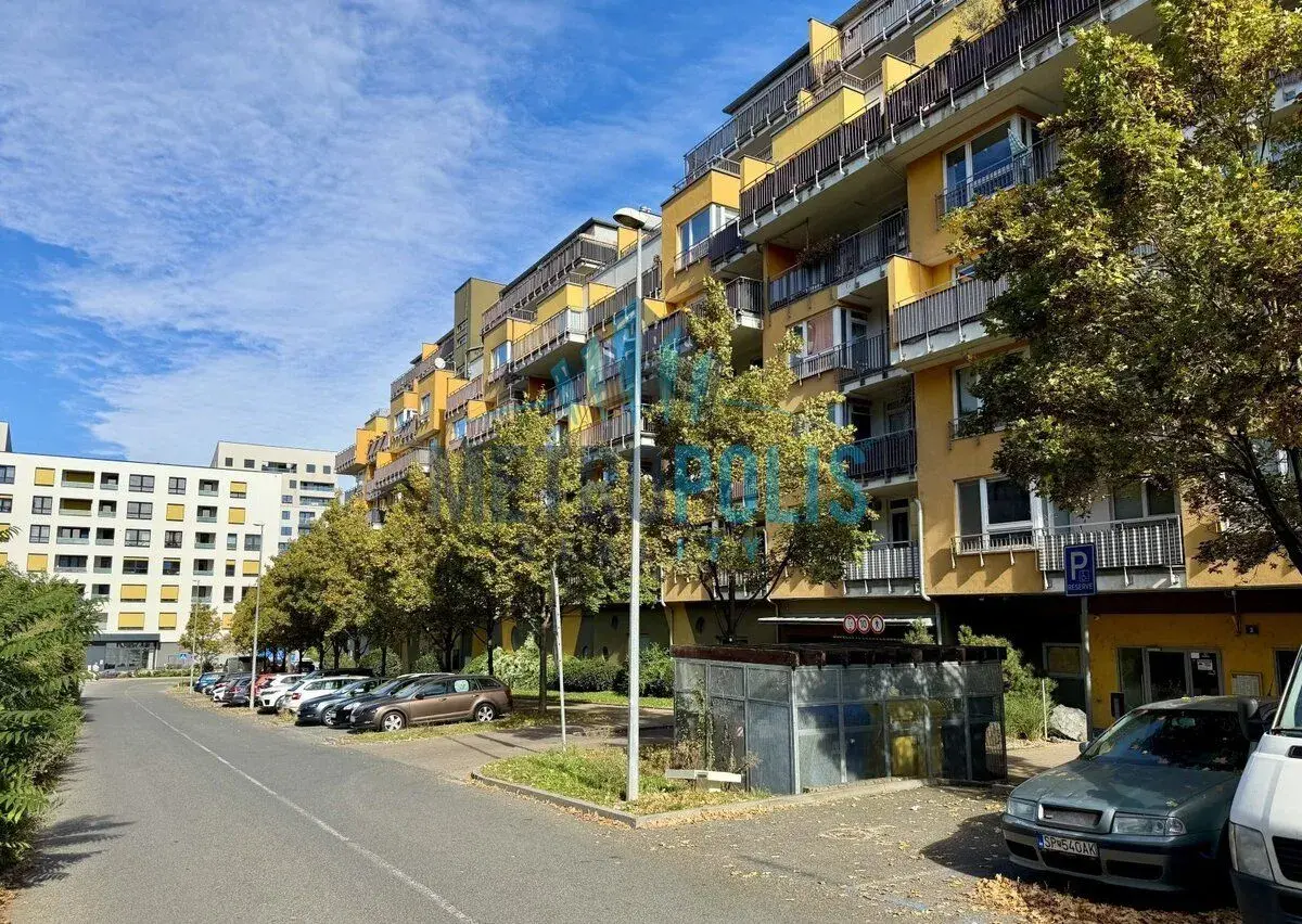 Pronájem slunného bytu 2+kk o velikosti 52 m2 + 32 m2 pedzah