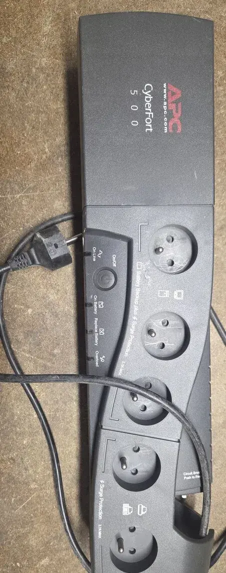 UPS APC cyberfort 500, zdroj