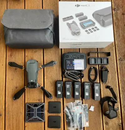 DJI Mavic 3 CINE - FlyMore Combo