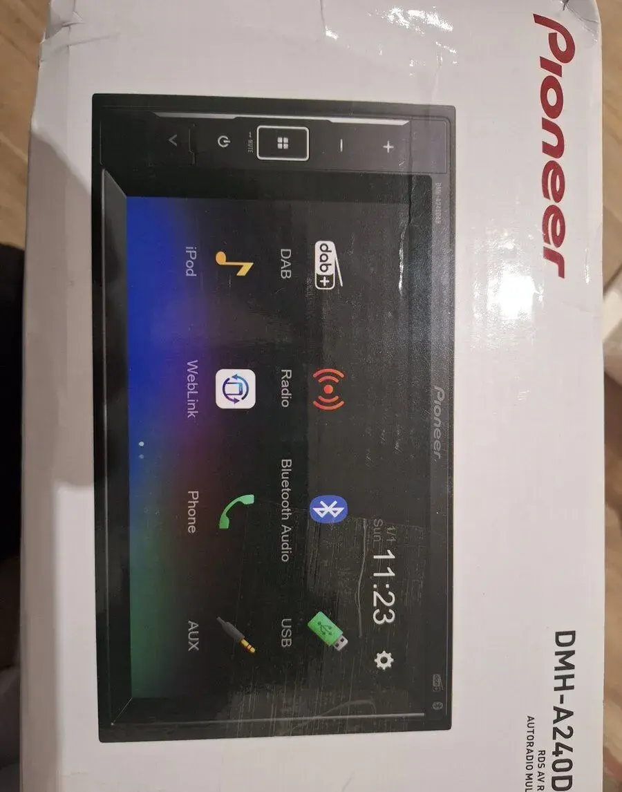 2DIN autorádio Pioneer DMH-A240DAB – Kompletní balení, top s