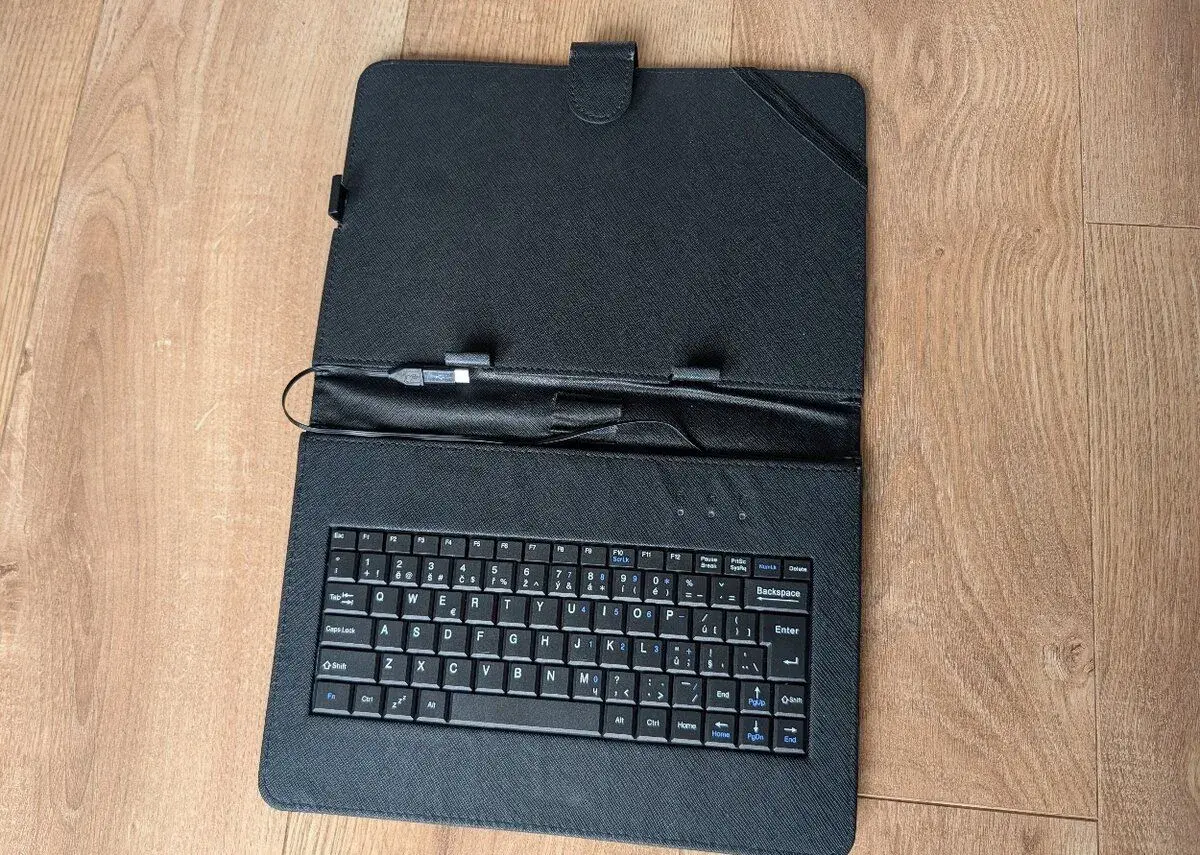 Pouzdro s klávesnicí na 10" tablet EVOLVEO (černé, s redukc
