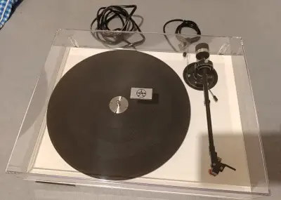Gramofon Tesla NC 500 Hi-fi
