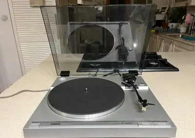 Gramofon Yamaha P 220 poloautomat Japan