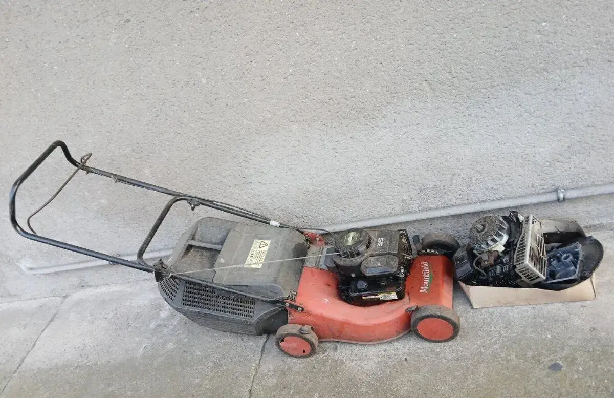 Benzínová trávní sekačka + náhradní motor
