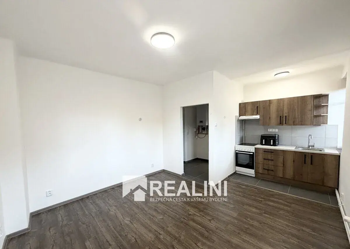 Pronájem bytu 1+kk o výměře 27 m² - Karviná - Mizerov