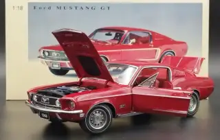 Ford mustag 1968 1:18 AutoArt