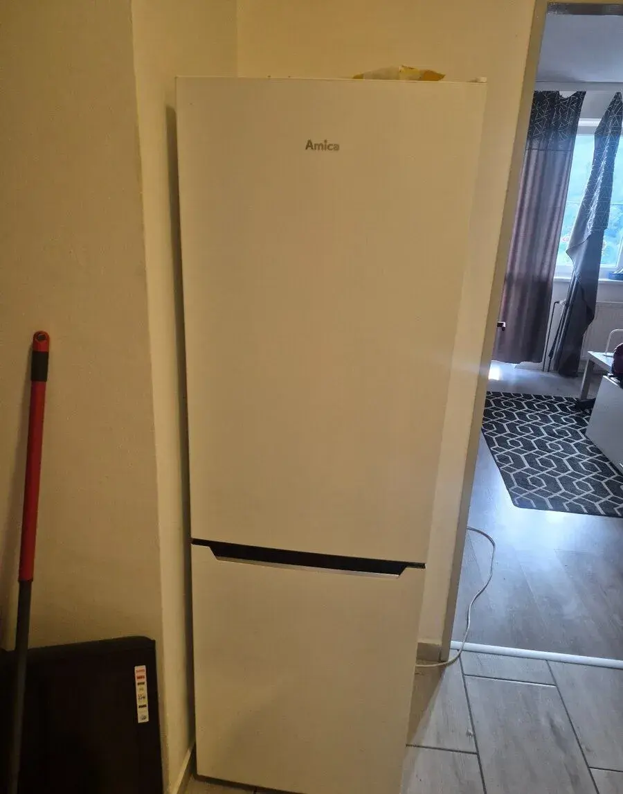 Lednicka s mrazakem amica total non frost