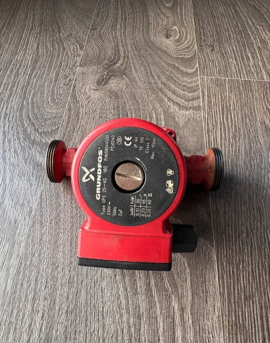 Oběhové čerpadlo GRUNDFOS UPS 25-40 180