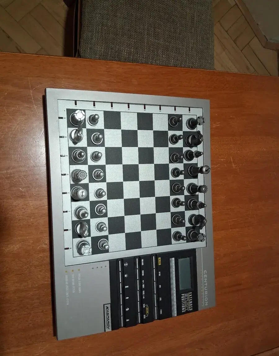 šachový počítač CENTURION