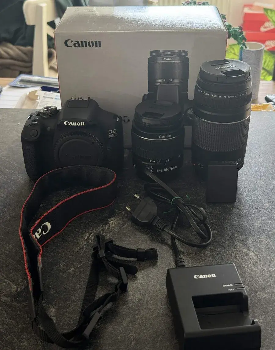 Canon EOS 2000D + EF-S 18-55 mm f/3,5-5,6 DC III + EF 75-300