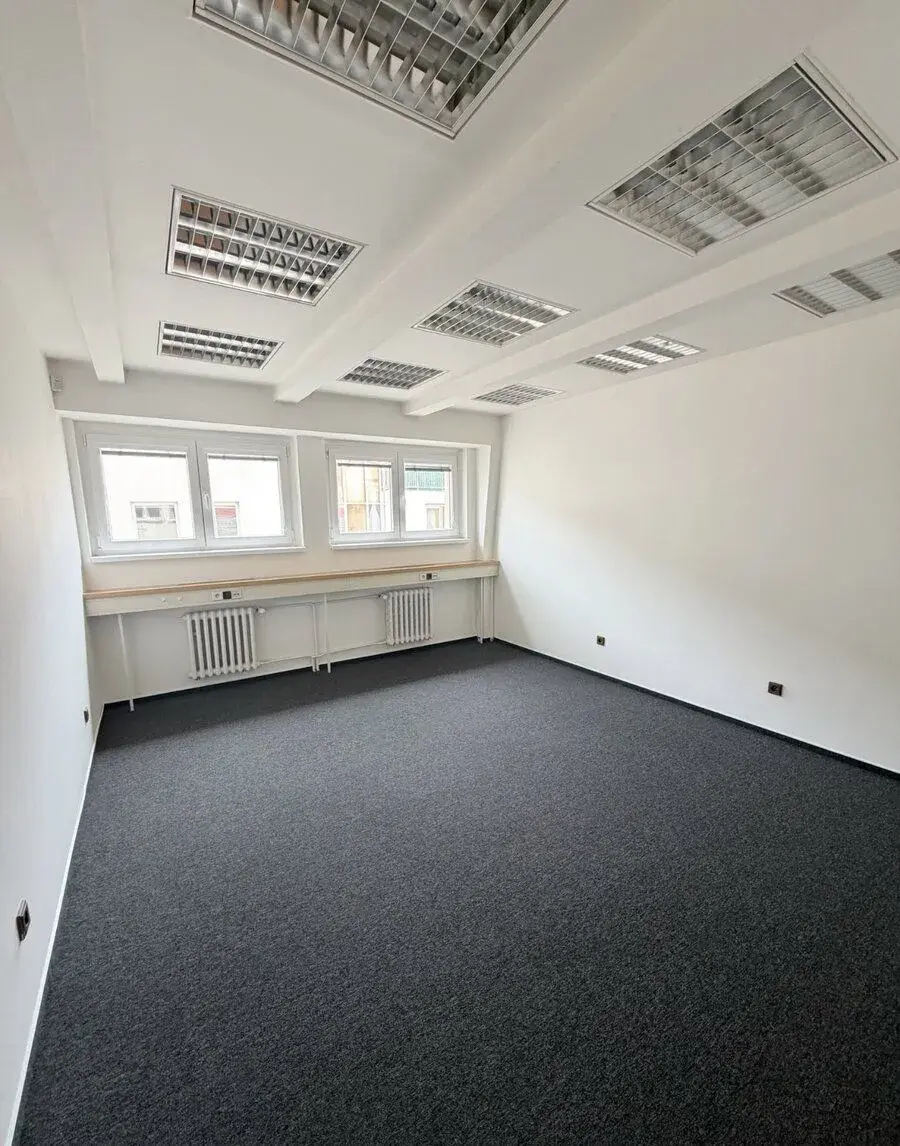 BEZ PROVIZE Pronájem kanceláře 20 m² Praha 8 – Karlín,