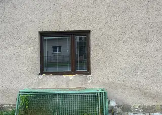 Okno tmavý dub