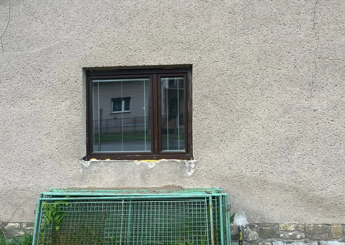 Okno tmavý dub
