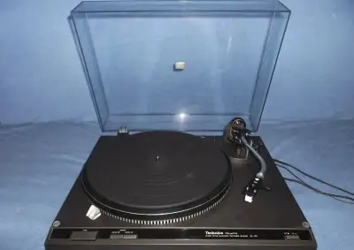 Gramofon TECHNICS SL-Q2 s novou přenoskou