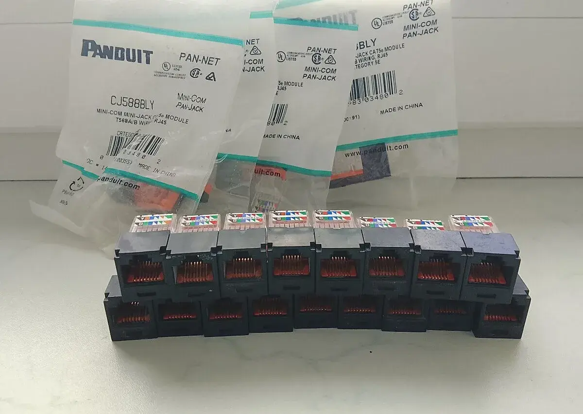Panduit CJ588BLY Mini-Com modul black (použitý) 23ks