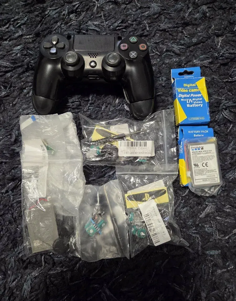Ovladač PS4 + 3x oprav sada páček a 2x baterie
