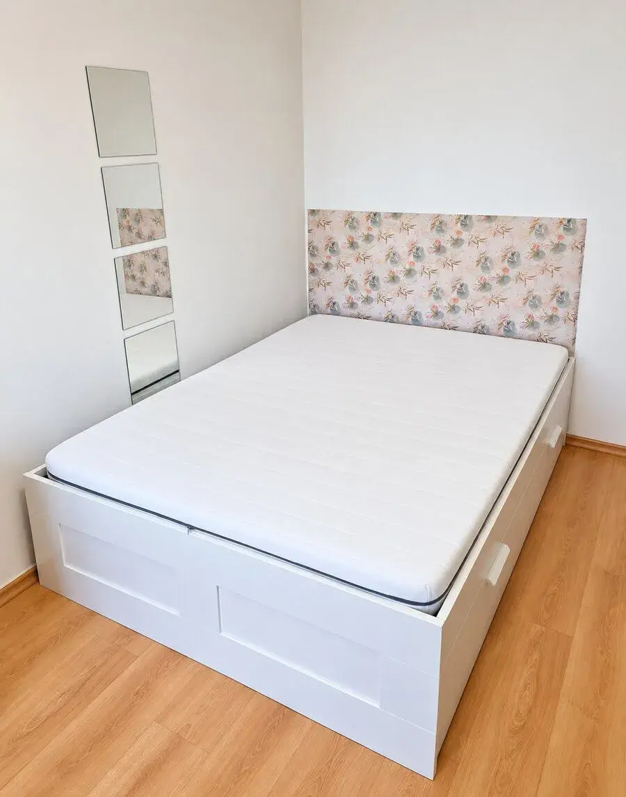 Manželskou postel IKEA BRIMNES v bílé barvě