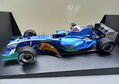 F1 SAUBER PETRONAS C24 2005 FELIPE MASSA MINICHAMPS 1:18
