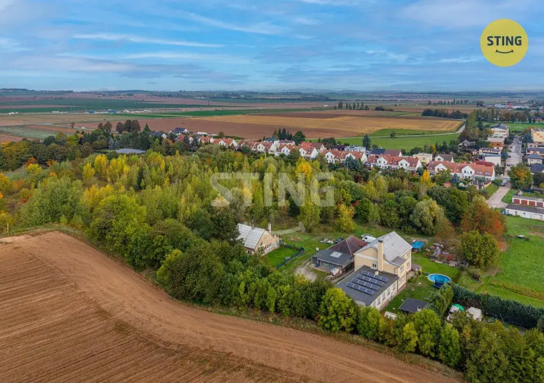 Prodej investičního pozemkového celku 63 998 m² u Hr, 136937