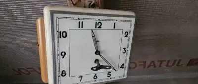Nástěnné hodiny