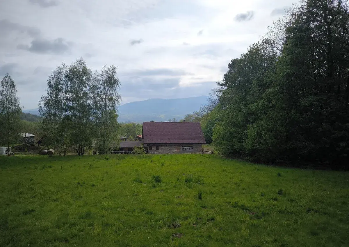 Prodej pozemku 10.724m2 okraj obce Pstruží