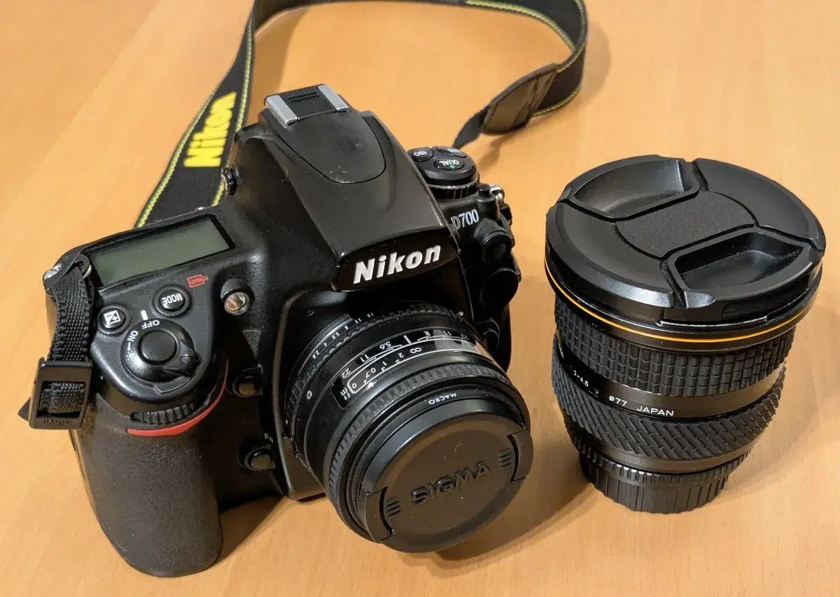 Nikon D700 + batery grip + Sigma 24mm f/2.8 + Tokina 20-35mm