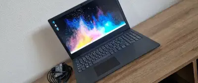 B CZ/SK/ENG Zaruka 15.6" Core i5 12GB RAM 384GB NVMe SSD Wi