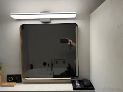 Koupelnové zrcadlo + LED světlo – moderní, pěkný stav
