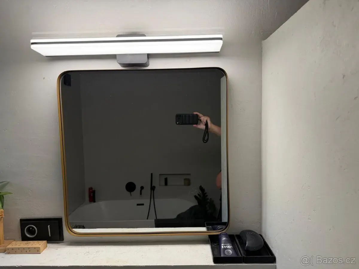 Koupelnové zrcadlo + LED světlo – moderní, pěkný stav
