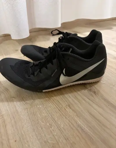 Atletické tretry Nike vel. 45