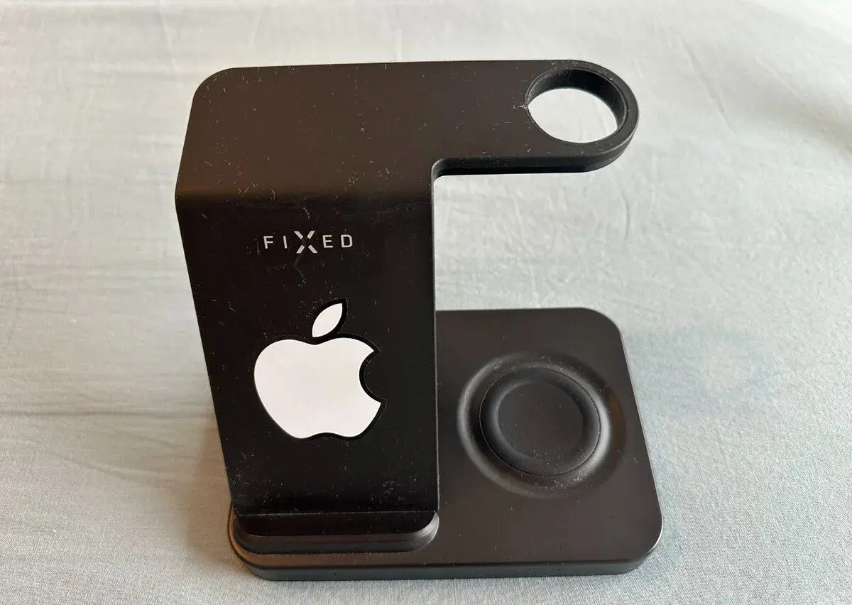 Stojánek FIXED na Apple iPhone, Apple Watch a sluchátka – če