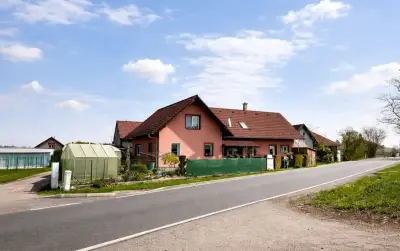 Prodej RD s krytým bazénem a pergolou, Třebeč u Borovan