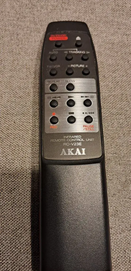 Dálkový ovladač k videorekordéru AKAI RC-V23E