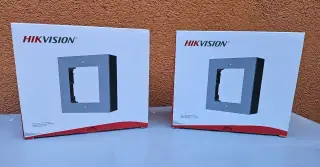 Rámeček pro interkom Hikvision, 1 modul, povrchový, nerez