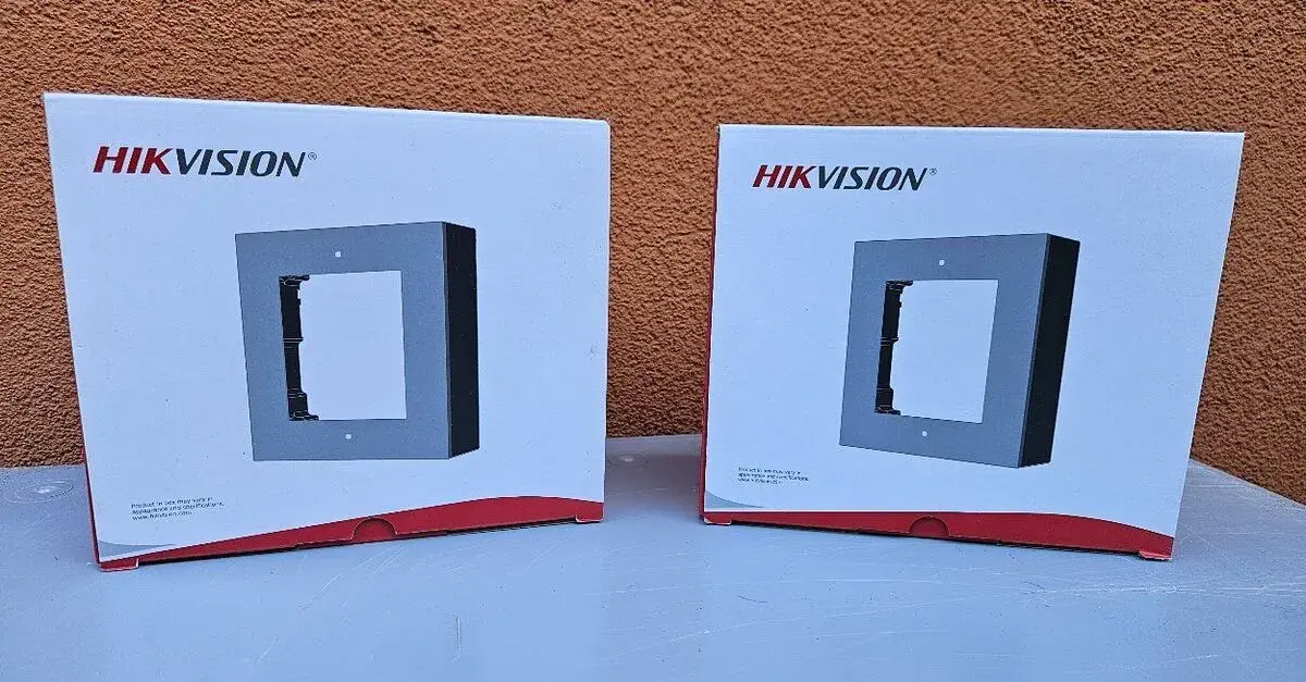 Rámeček pro interkom Hikvision, 1 modul, povrchový, nerez