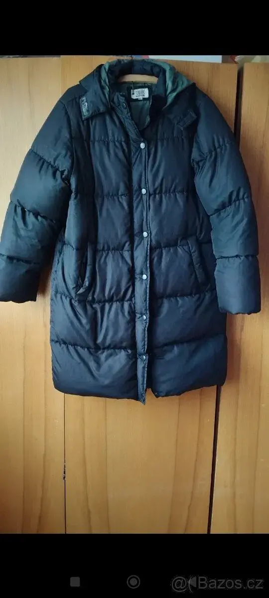 Černá dámská zimní péřová bunda
