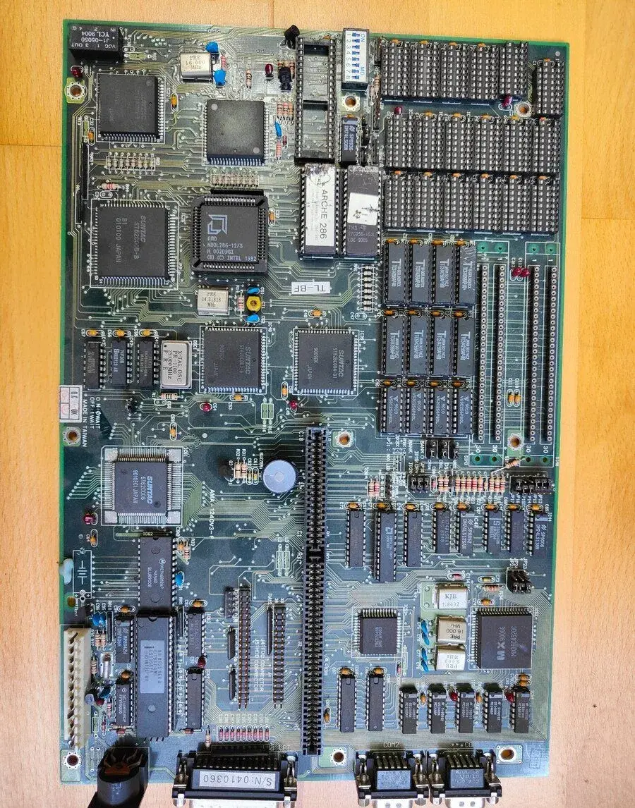 Historická základní deska AMD 286 12 MHz – ARCHE Suntac