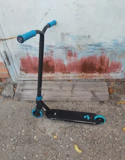 Freestyle koloběžka Chilli Base Modrá 1500kč