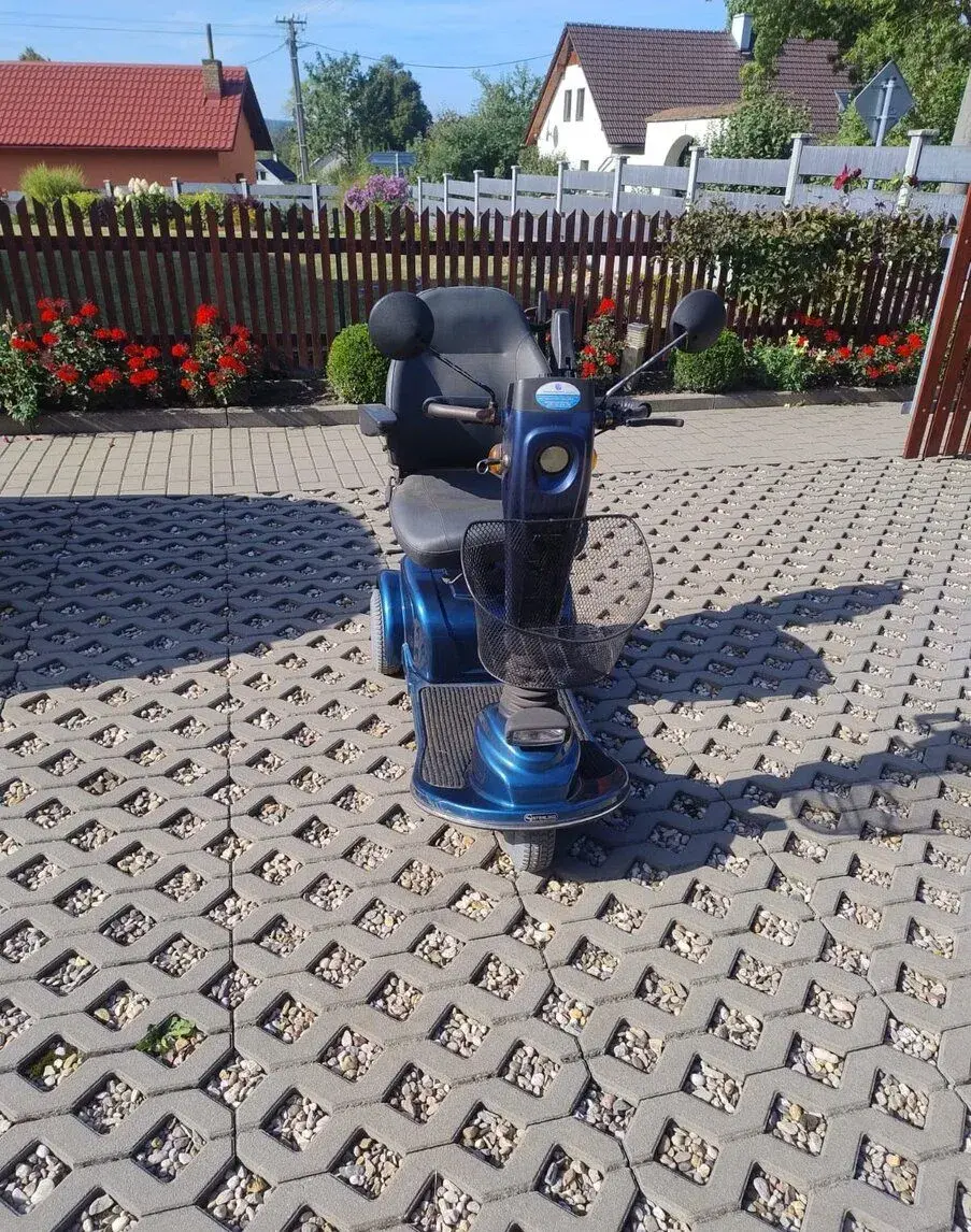 Elektrický tříkolový invalidní vozík sterling Swift