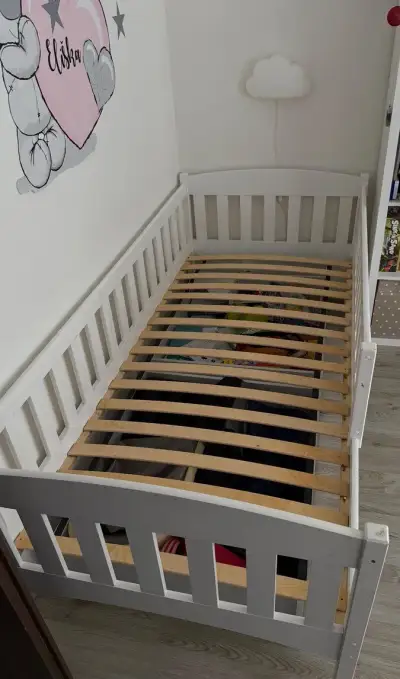 Dětská postel s šuplíky a matrací