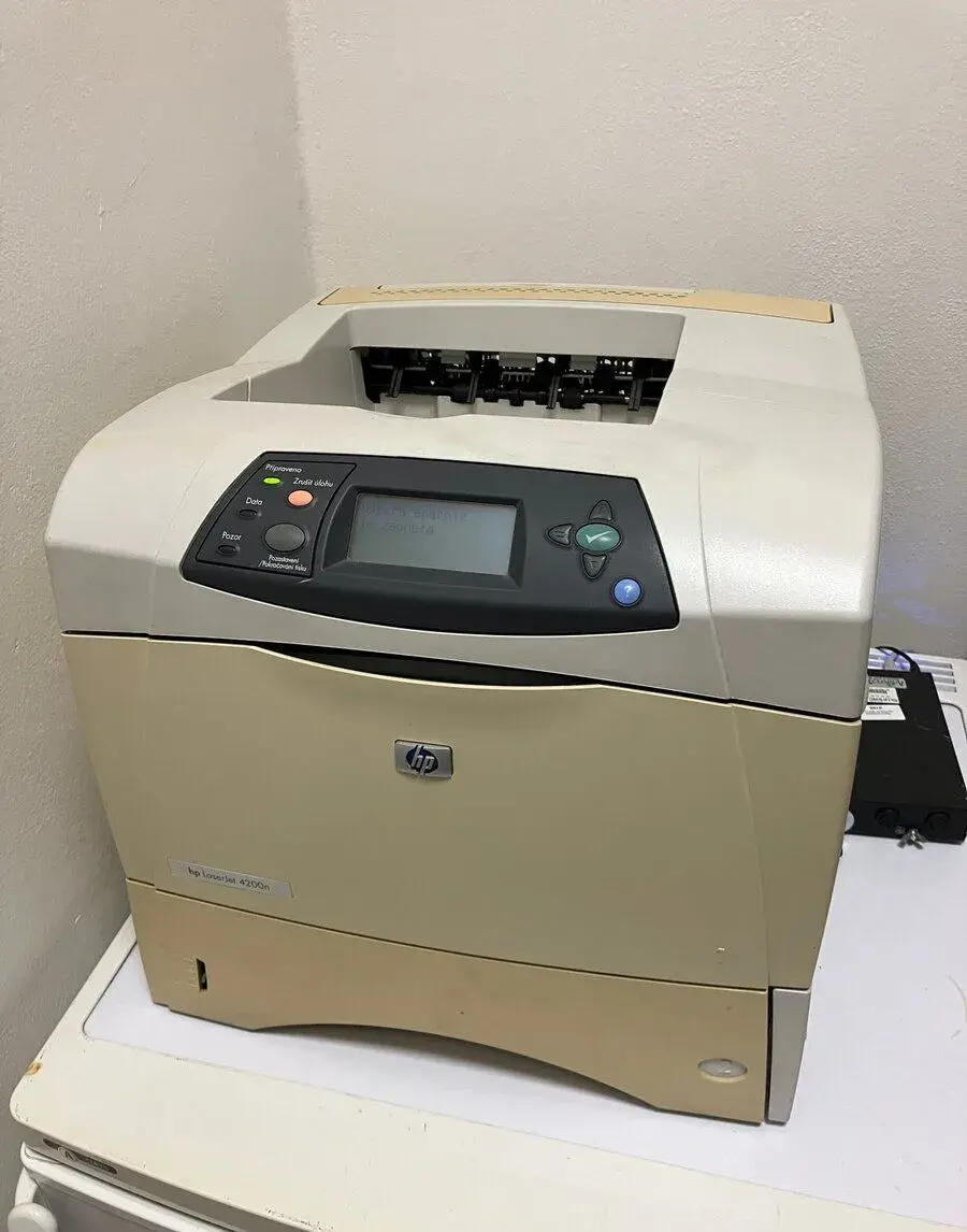 HP LJ 4200dn + dily + mantenance kit a tonery