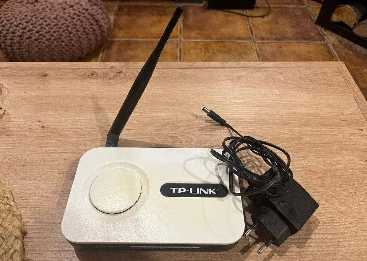 Wi-Fi router TP-LINK TL-WR340GD + adaptér