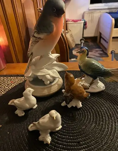 porcelánové sošky značené ptáci