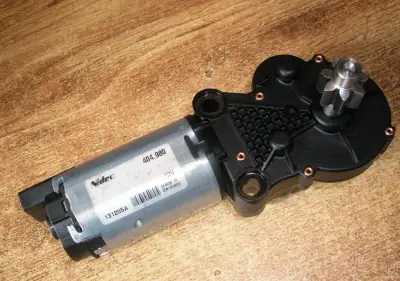 Elektromotor s převodovkou NIDEC 404.980 12VDC, 44 ot./min.