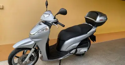 Honda SH 300i / variátor Malossi / Nová TK / 2x klíč / Hezký